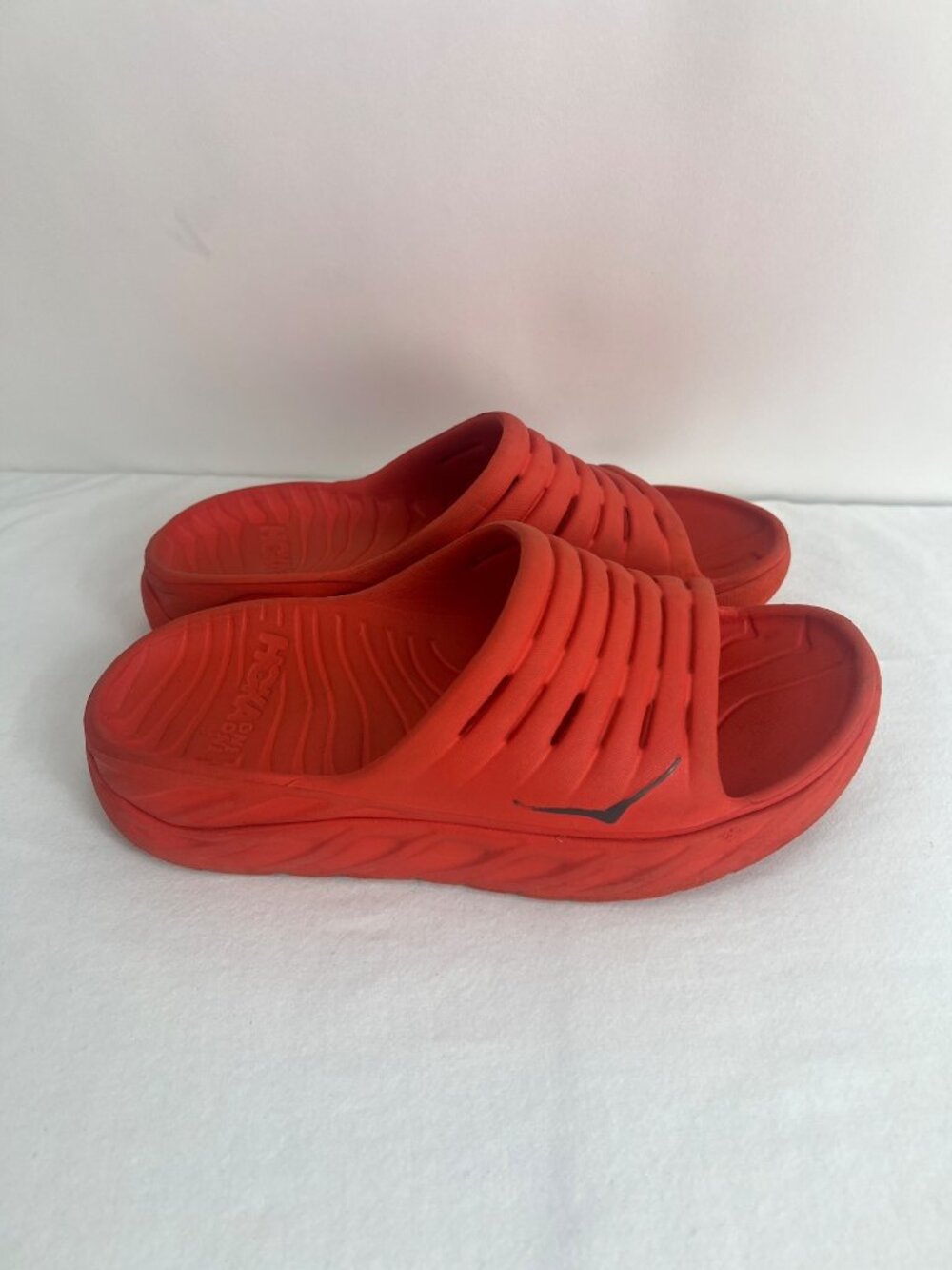 Hoka One One Mens Red Slides Sandals Size M8 W10 Lightweight Comfort Slip-On